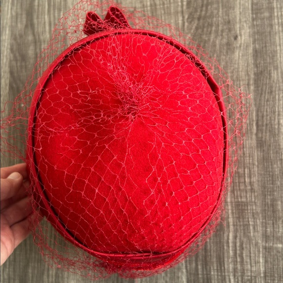 Vintage Voguemont Bucket Hat Veiled Red Wool Felt/Bow Church Broadway City - Picture 12 of 13